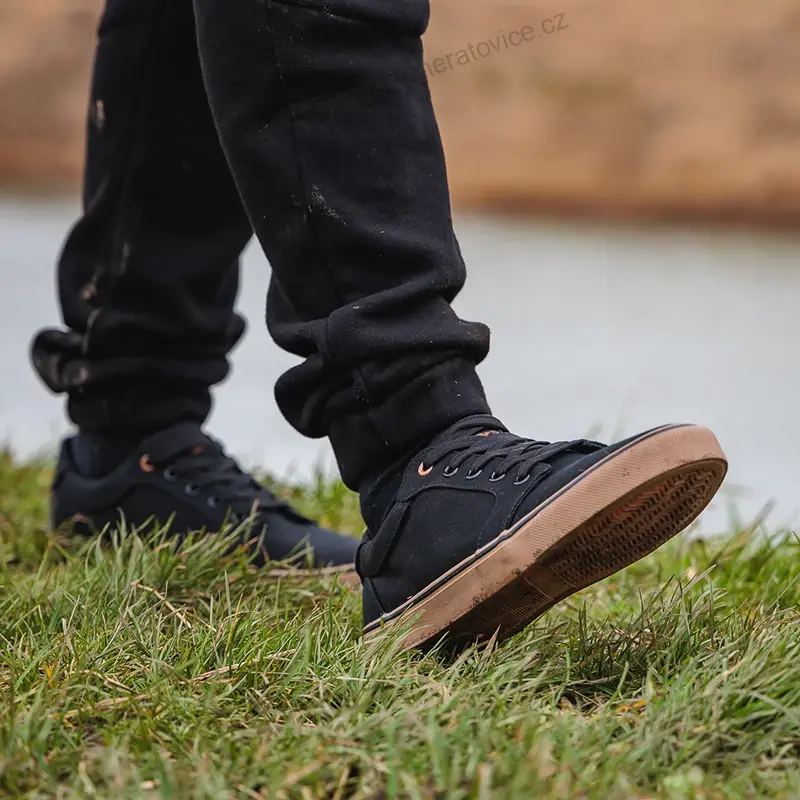 Fox Black Canvas Shoe - 11/45