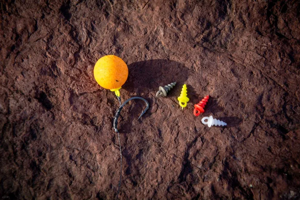 GIANTS FISHING KOLÍČEK S OČKEM ELEMENTS POP UP PEGS MIX COLOUR,12KS
