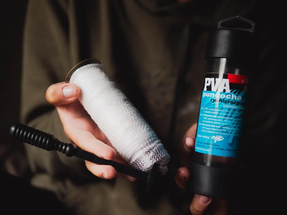 GIANTS FISHING PVA PUNČOCHA + PĚCHOVAČ COMPACT SYSTEM FAST MELT 35MM/8M