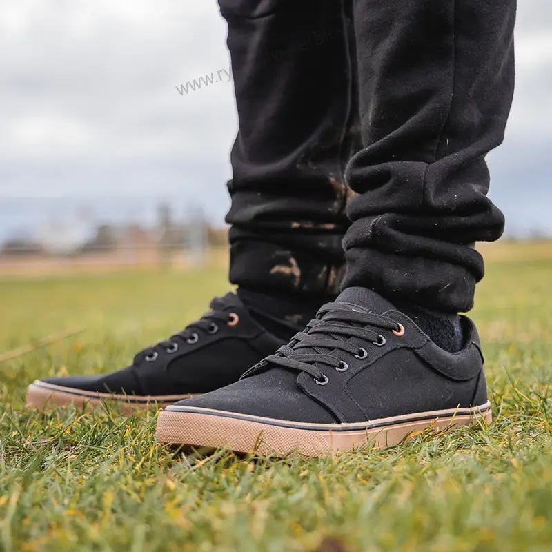 Fox Black Canvas Shoe - 11/45